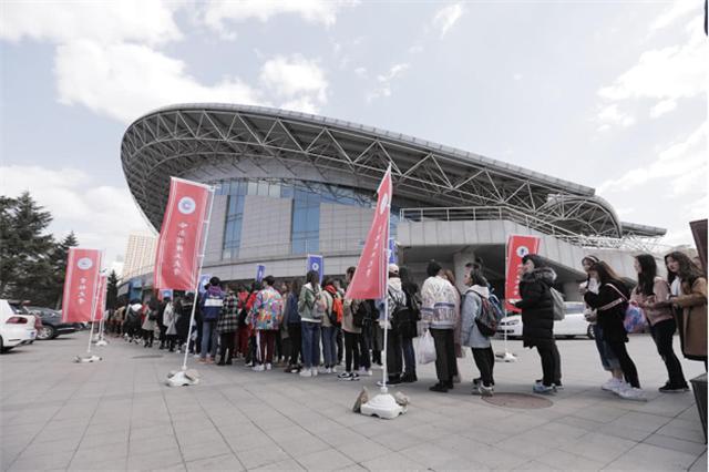 王者荣耀里面的机器人太厉害了,王者荣耀有机器人的英雄