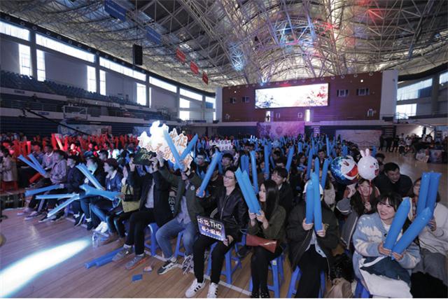 王者荣耀里面的机器人太厉害了,王者荣耀有机器人的英雄