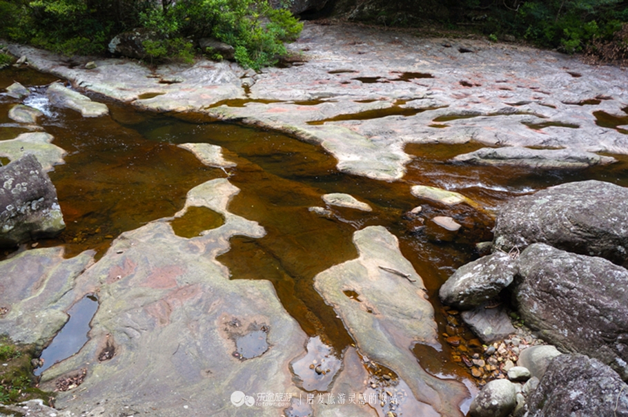 云顶景区瀑布,云顶山峡谷七彩瀑布