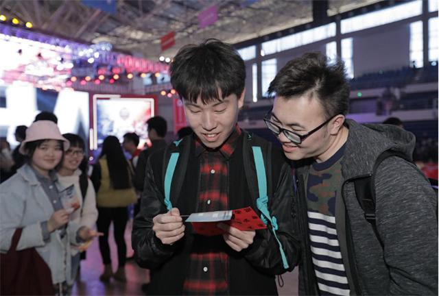 王者荣耀里面的机器人太厉害了,王者荣耀有机器人的英雄