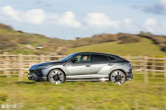 沉浸式体验提车兰博基尼urus,试驾兰博基尼urus顶配