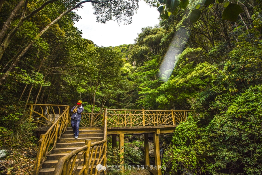 云顶景区瀑布,云顶山峡谷七彩瀑布