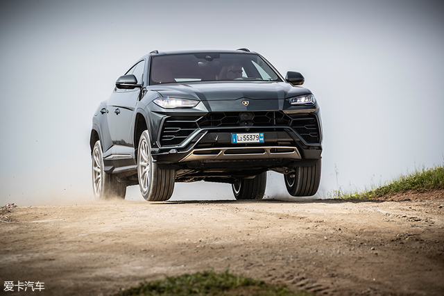 沉浸式体验提车兰博基尼urus,试驾兰博基尼urus顶配