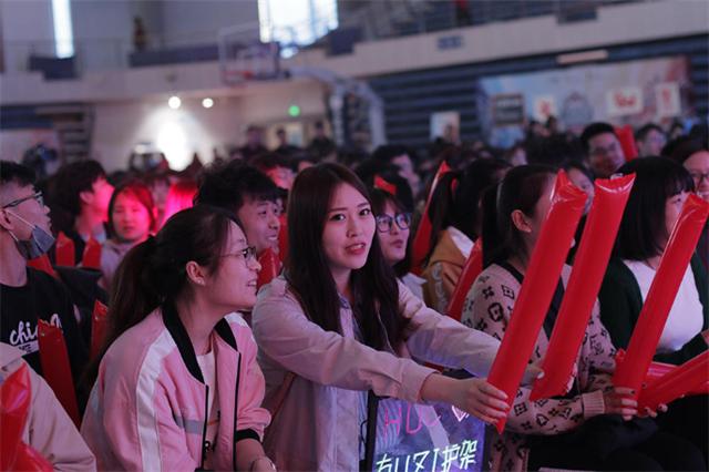 王者荣耀里面的机器人太厉害了,王者荣耀有机器人的英雄