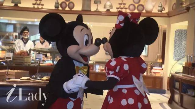 迪士尼不能带自拍杆个人怎么拍照,去上海迪士尼可以带自拍杆进去吗