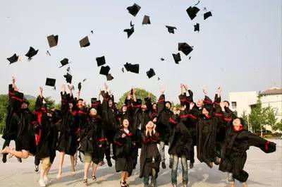 又是一年毕业季时光荏苒,又是一年毕业季满怀青春气息