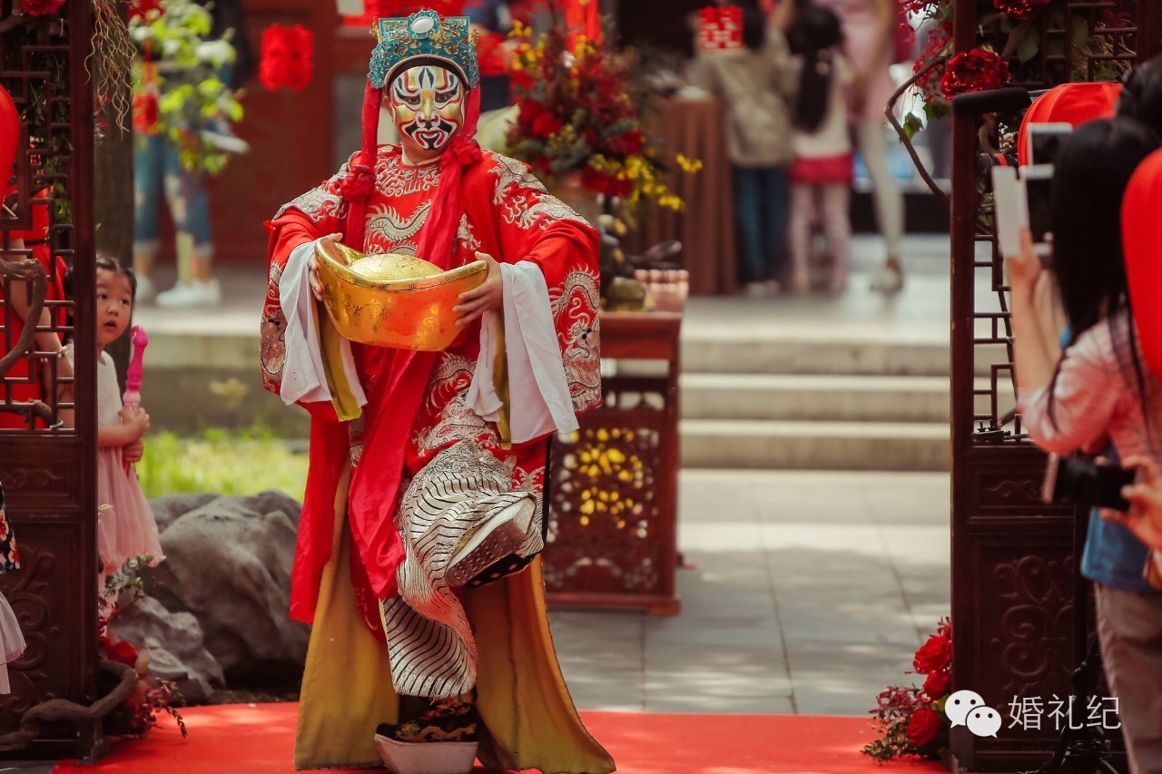 分毫不差按清朝老北京规矩结婚新郎三支箭射向端庄典雅新娘