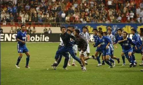 中国足球场打架,中国足球史上十大反击