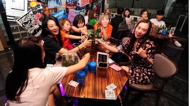 成都最正宗的球迷酒吧教你打开欧洲杯最正确的方式