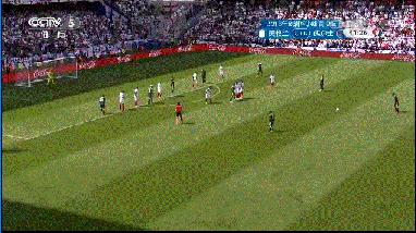 莱万抢点破门拜仁1-0领先,莱万抢点巧射破门拜仁1-0领先