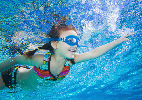 60岁阿姨像20岁少女,60岁阿姨看起来像20多岁的女人