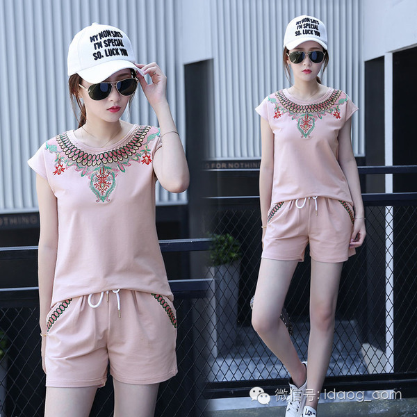 适合宅女的休闲套装，搭配不难完美出行