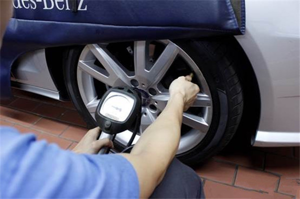 四轮定位车轮跑偏怎么解决,车轮跑偏怎样维修