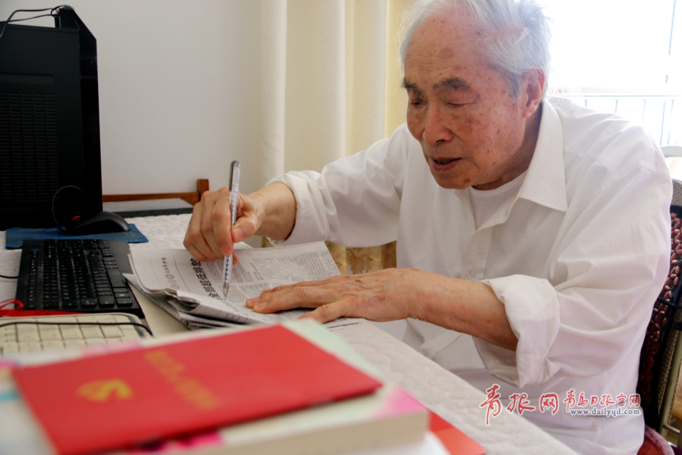 青岛有个93岁的网购达人衣柜里全是“爆款”