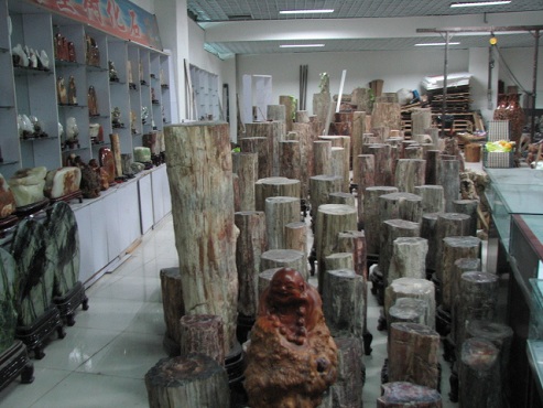 新疆和田玉器华凌批发市场,和田大型玉石店