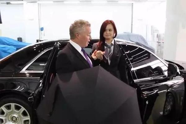 劳斯莱斯上一共有几把雨伞,劳斯莱斯的一把雨伞要多少钱