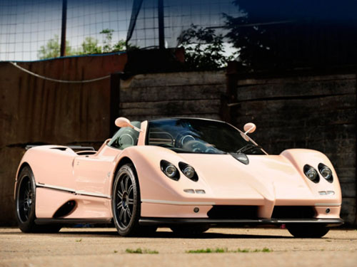 没想到卡塔尔王子还有一款这样的粉色车型太现眼了