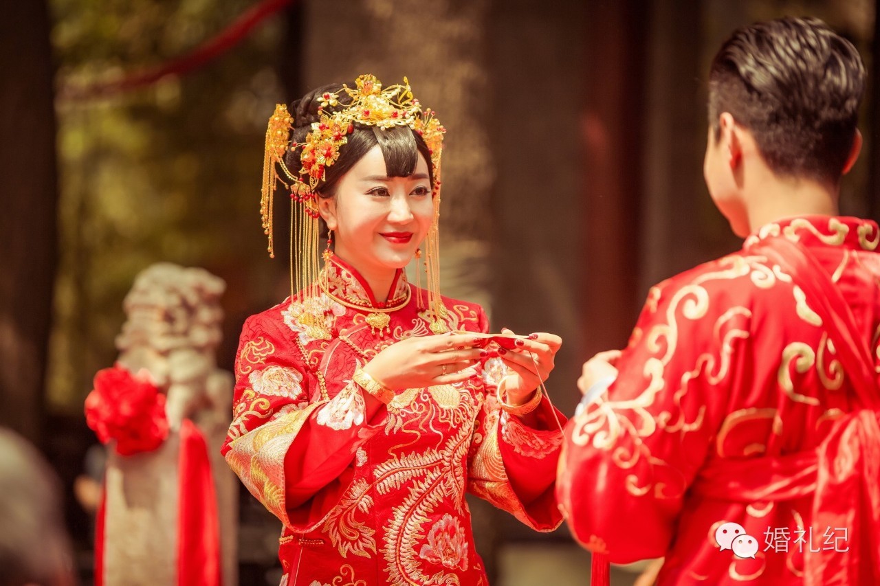 分毫不差按清朝老北京规矩结婚新郎三支箭射向端庄典雅新娘