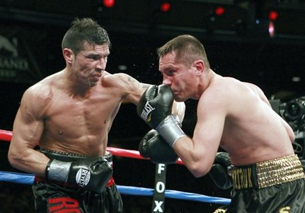 垂下双臂依然让对手血溅五步，阿根廷探戈杀手拳风华丽完爆梅威瑟