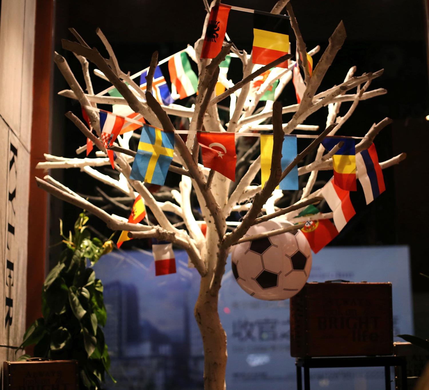 成都最正宗的球迷酒吧教你打开欧洲杯最正确的方式