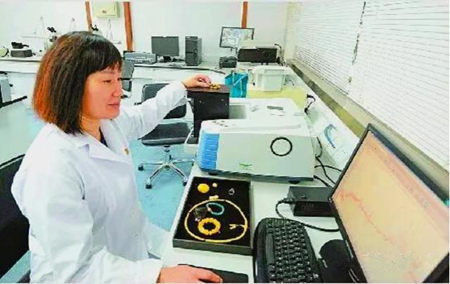 十大骗人的蜜蜡,真假蜜蜡鉴别就这一招有图有真相