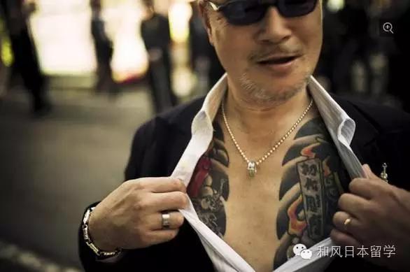 遇到小混混找事,吃烧烤遇到小混混找事