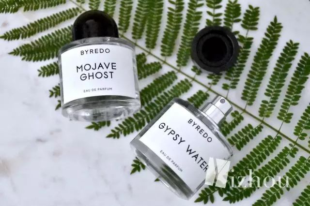 现在的美妆品的名字太太太太少儿不宜了，“一丝不挂”、“事后清晨”、Sex-Proof……