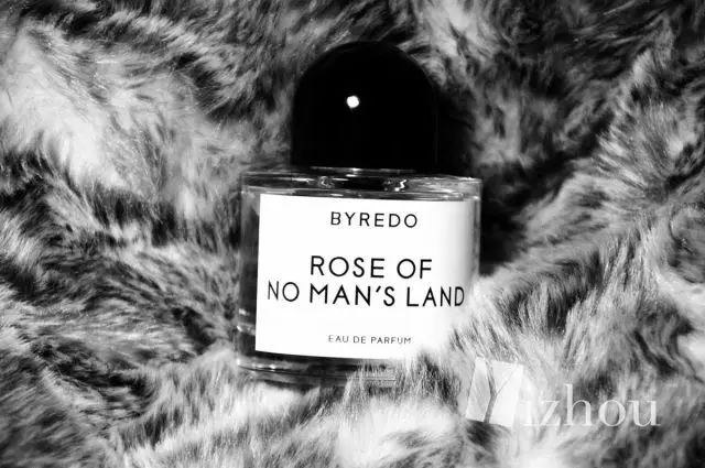 现在的美妆品的名字太太太太少儿不宜了，“一丝不挂”、“事后清晨”、Sex-Proof……