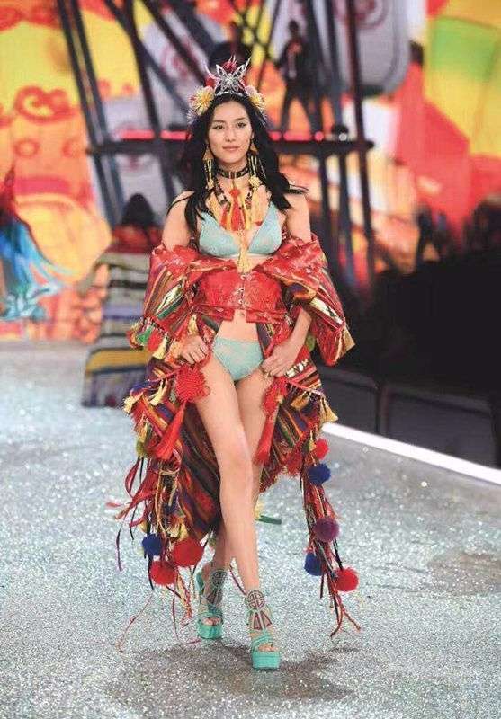 缁村瘑澶х闈㈣瘯妯＄壒,缁村瘑澶х绉诲笀涓婃捣