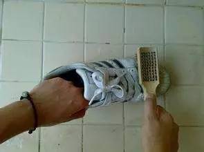 大姨妈弄床单上隔多久就洗不掉了,大姨妈弄到床单上怎么洗得干净