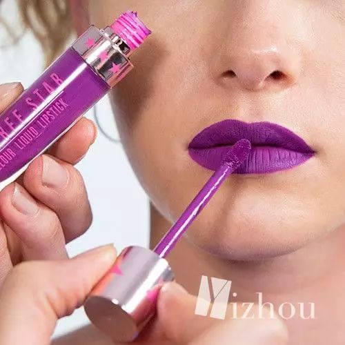 现在的美妆品的名字太太太太少儿不宜了，“一丝不挂”、“事后清晨”、Sex-Proof……