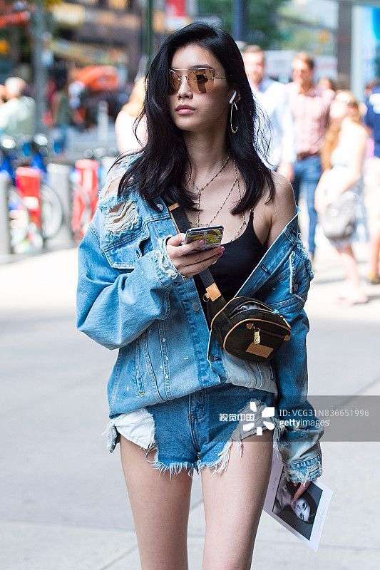 缁村瘑澶х闈㈣瘯妯＄壒,缁村瘑澶х绉诲笀涓婃捣