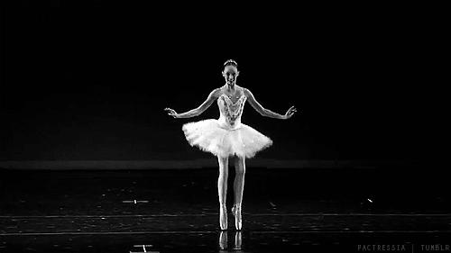 每日星范|林志玲让她健步如飞的芭蕾鞋，不只杨幂喜欢，连奥黛丽赫本也被圈粉啦！