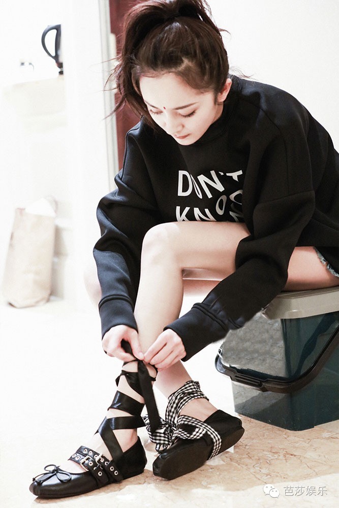 每日星范|林志玲让她健步如飞的芭蕾鞋，不只杨幂喜欢，连奥黛丽赫本也被圈粉啦！