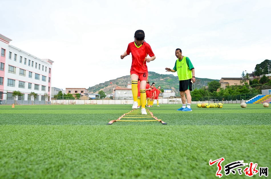 铿锵小玫瑰！麦积首支农村女子足球队真不简单
