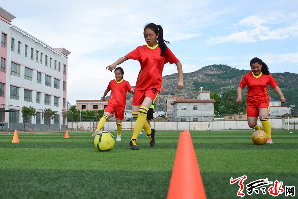 铿锵小玫瑰！麦积首支农村女子足球队真不简单