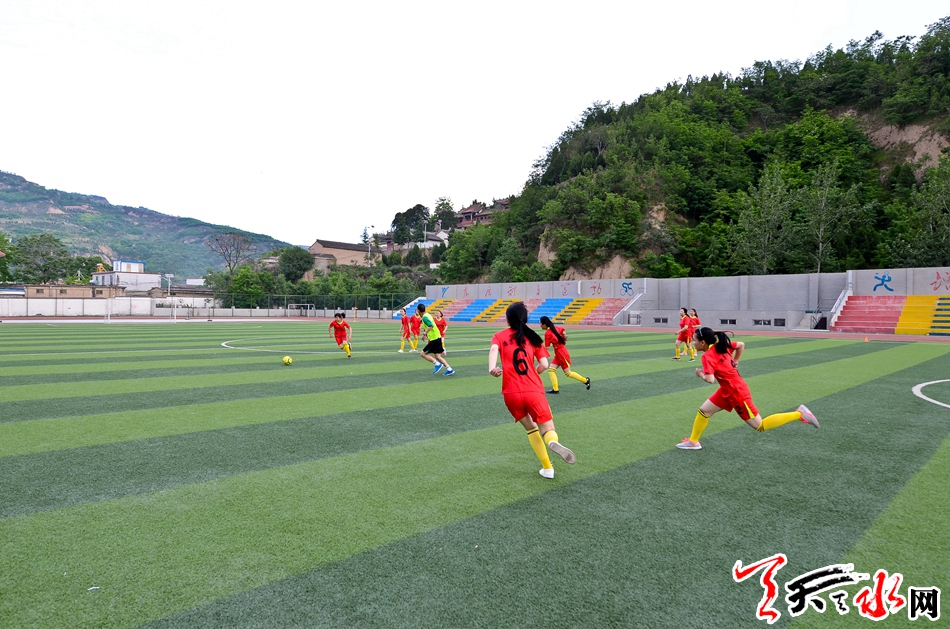 铿锵小玫瑰！麦积首支农村女子足球队真不简单