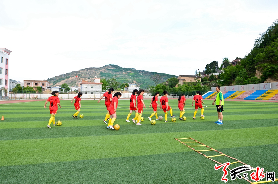铿锵小玫瑰！麦积首支农村女子足球队真不简单