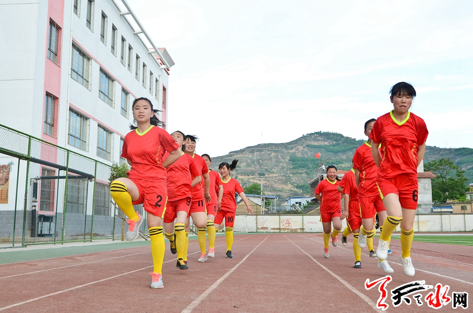 铿锵小玫瑰！麦积首支农村女子足球队真不简单