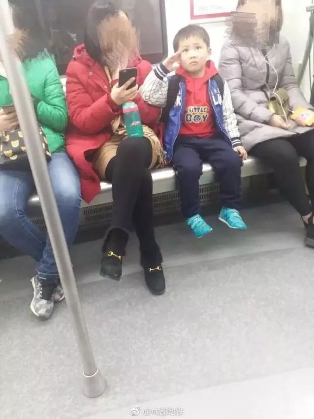 男子侮辱烈士获刑2年并公开道歉,男子踩踏国旗获刑10个月