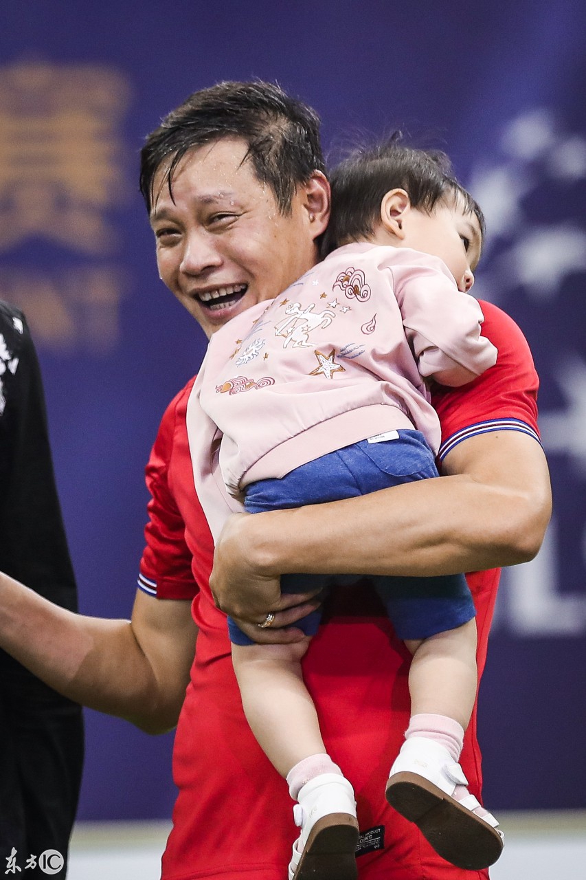 关晓彤足球宝贝助力世界杯,关晓彤踢足球照