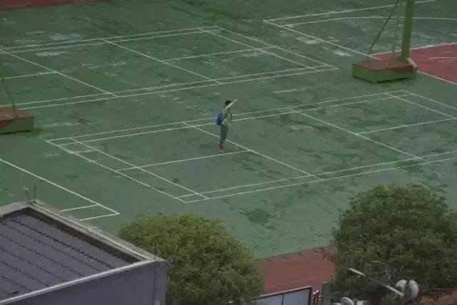 男子侮辱烈士获刑2年并公开道歉,男子踩踏国旗获刑10个月