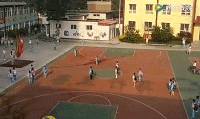 男子侮辱烈士获刑2年并公开道歉,男子踩踏国旗获刑10个月