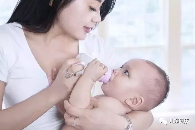 宝宝不愿意跟妈妈是怎么回事,宝宝不愿意正视妈妈