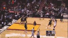 胯下运球回拉虚晃投篮,反胯下拉回晃倒防守球员细节