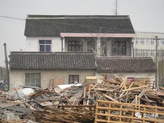 综合体育场改造足球场缩影,老厂房改游乐场