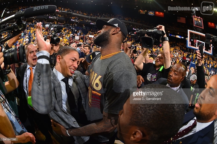 骑士历史首冠,2016勇士骑士总决赛g7