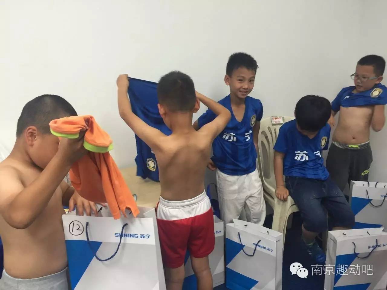 从男神经病到男神只差一个苏宁小球童的距离~