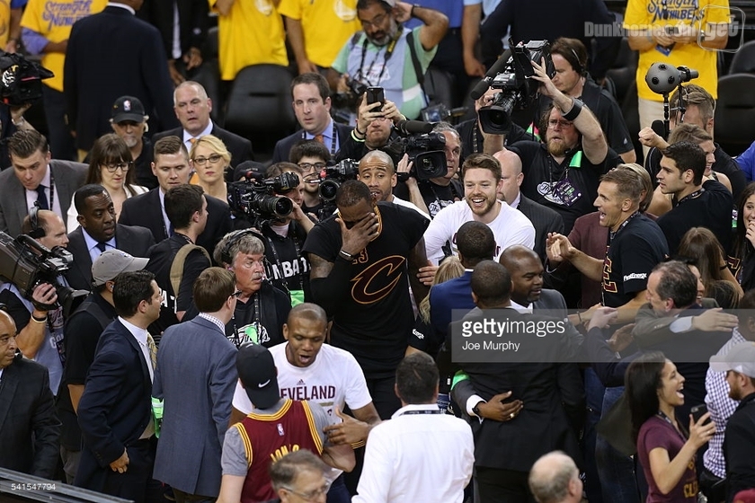 骑士历史首冠,2016勇士骑士总决赛g7