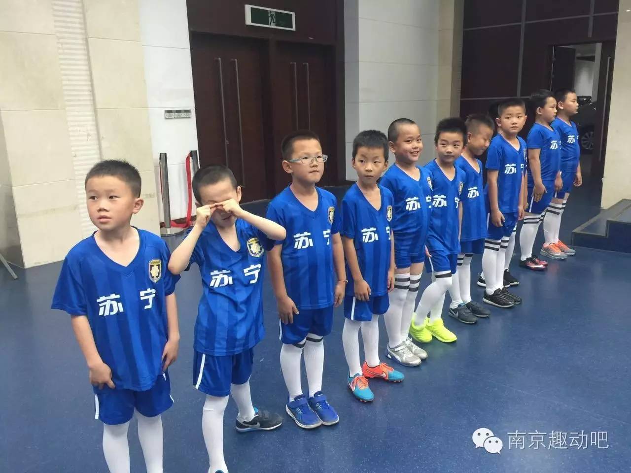 从男神经病到男神只差一个苏宁小球童的距离~